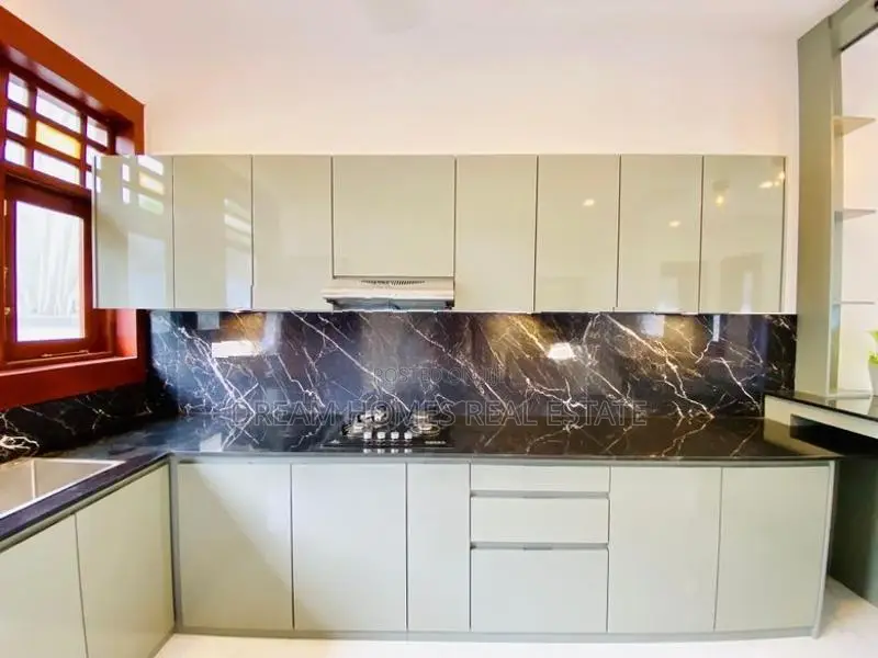 Luxury 4-Bedroom Modern Home Athurugiriya