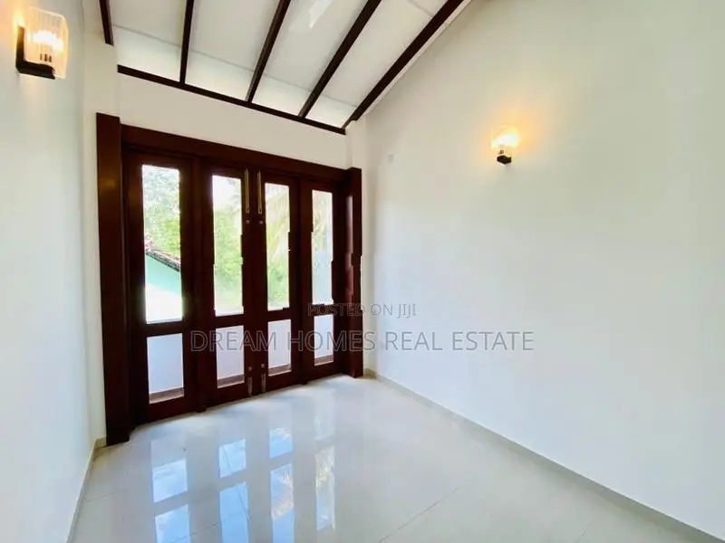 Luxury 4-Bedroom Modern Home Athurugiriya