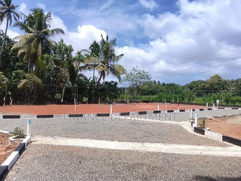 කදාන ගනේමුල්ල 276 පාර වෙල් යායකට මුහුණලා බිම් කොටස්