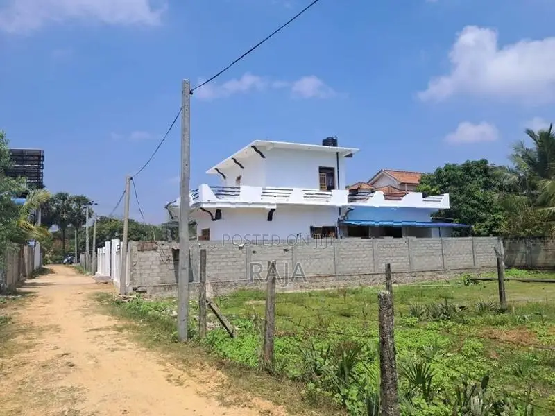 அத்திவாரமிடப்பட்ட காணி விற்பனைக்கு