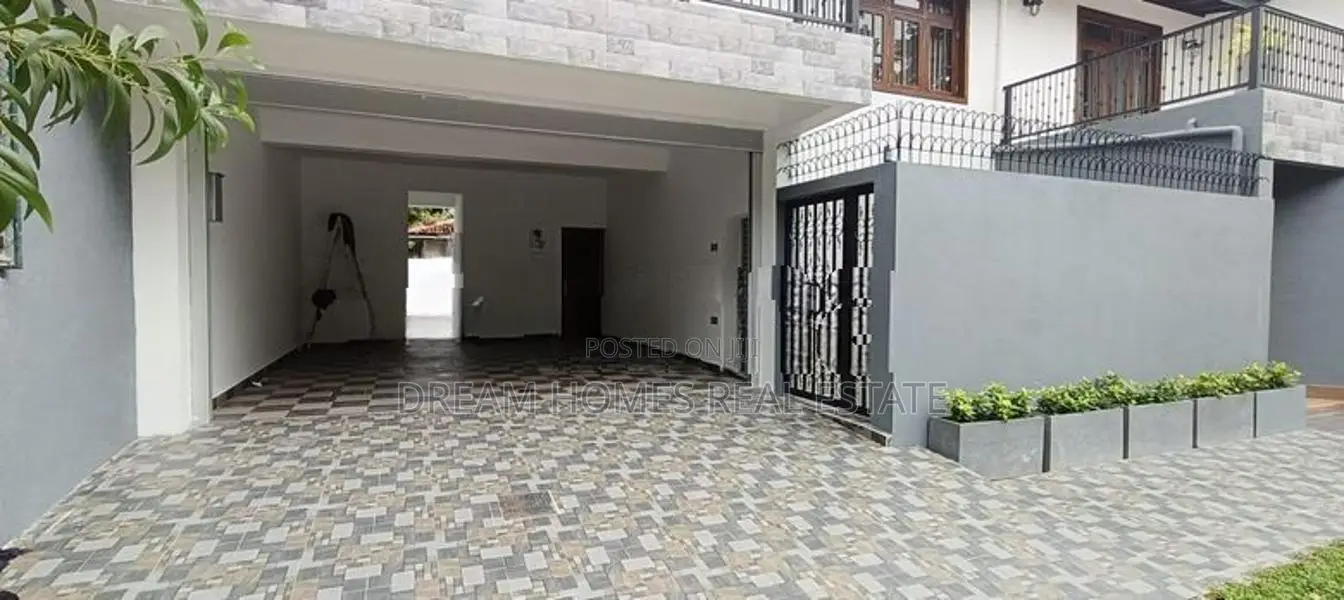 Luxury Lakefront Residence for Sale – Attidiya