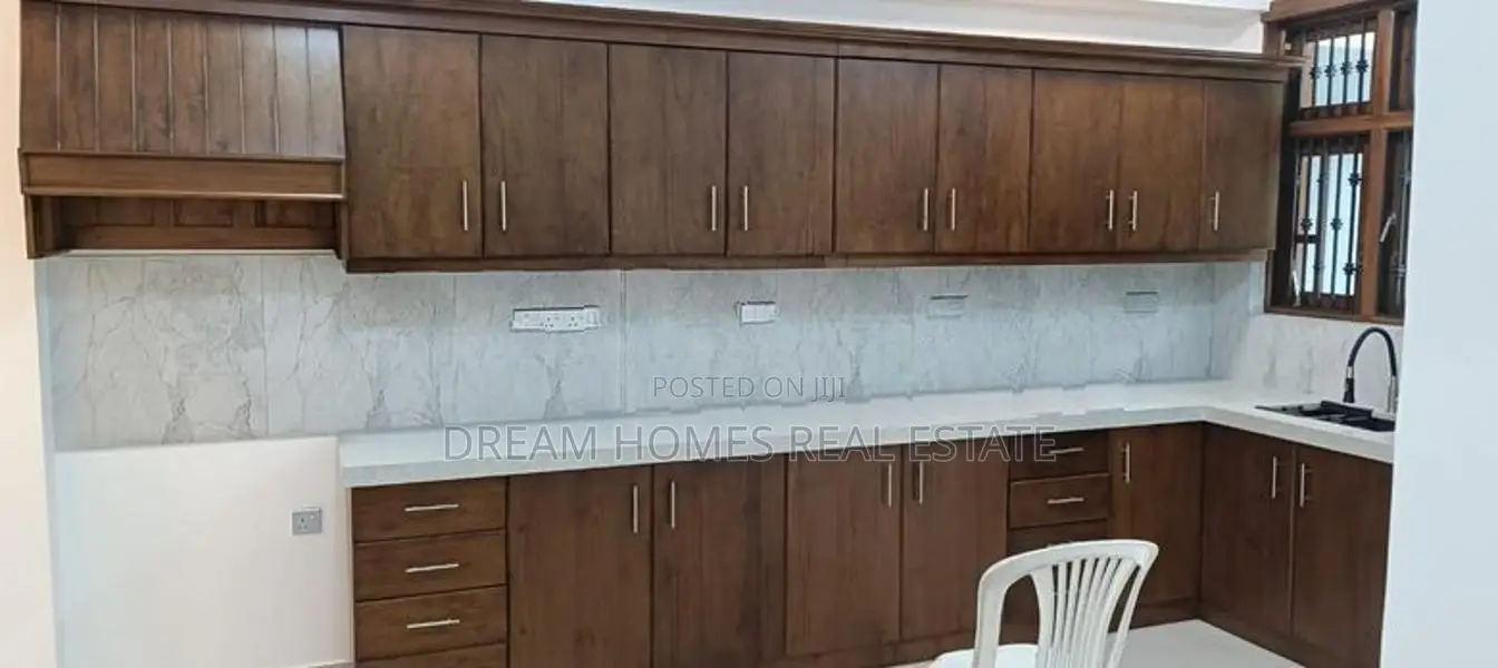 Luxury Lakefront Residence for Sale – Attidiya