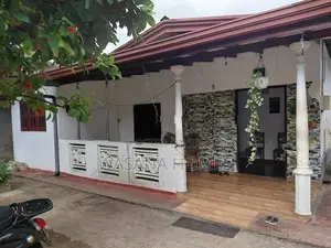 18.Perch Land with 2.Houses for Sale Maharagama