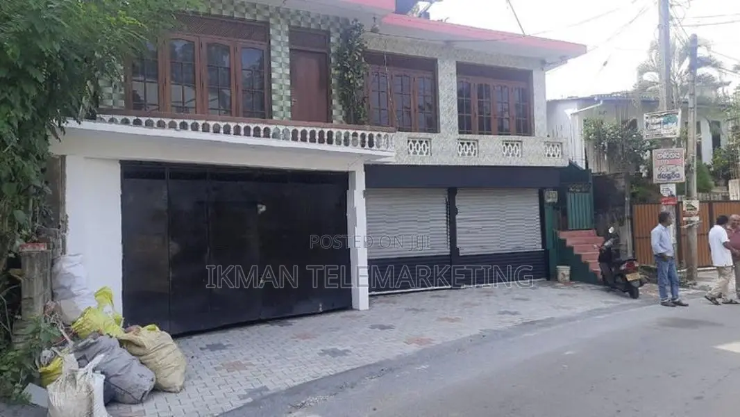 House with Two Shops for Sale – Katugastota, Kandy