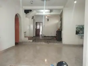 House with Two Shops for Sale – Katugastota, Kandy