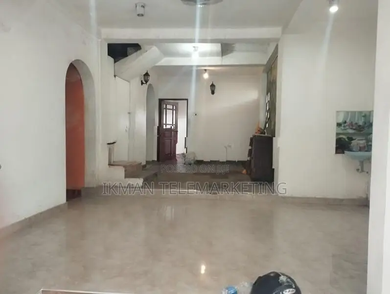 House with Two Shops for Sale – Katugastota, Kandy