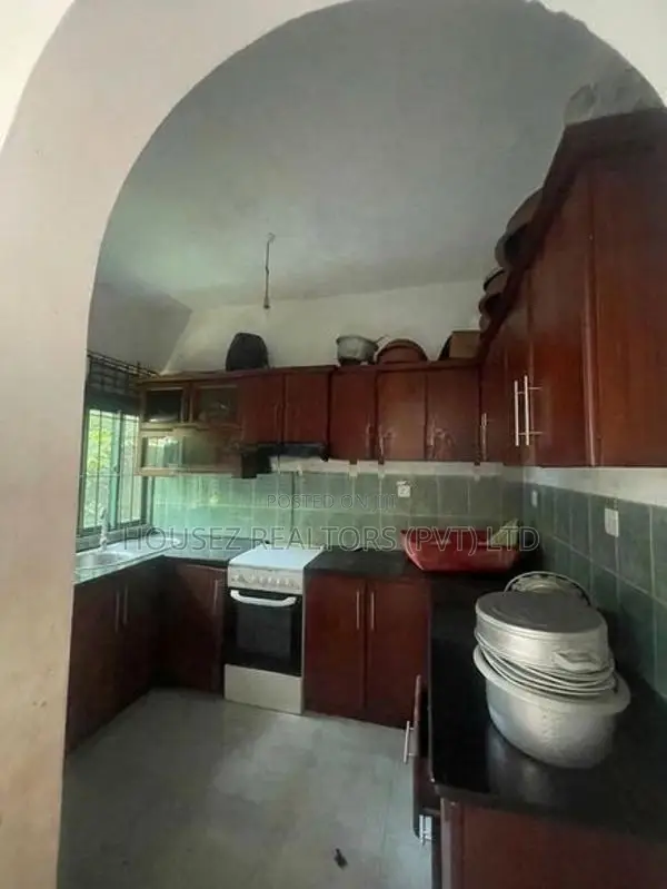 6-Bedroom House for Sale Kotikawatta