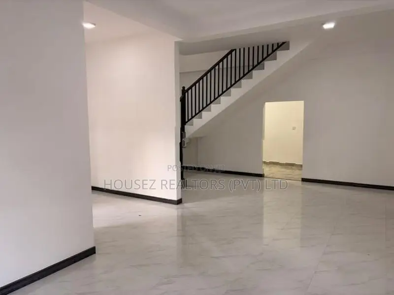 Spacious 4-Bedroom House for Sale – Kadawatha