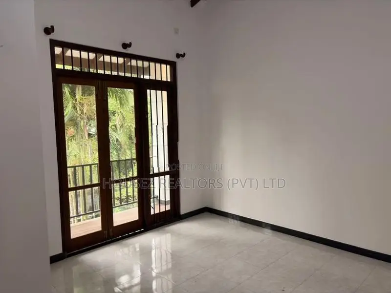 Spacious 4-Bedroom House for Sale – Kadawatha