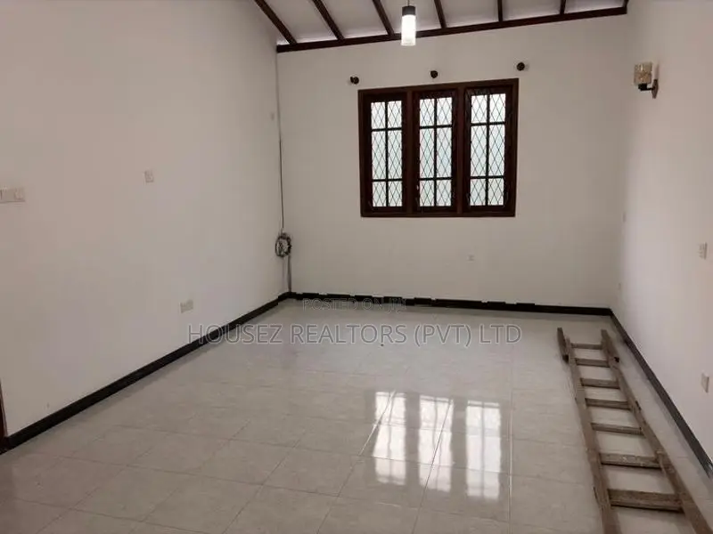 Spacious 4-Bedroom House for Sale – Kadawatha