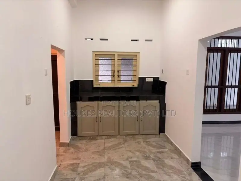 Spacious 4-Bedroom House for Sale – Kadawatha