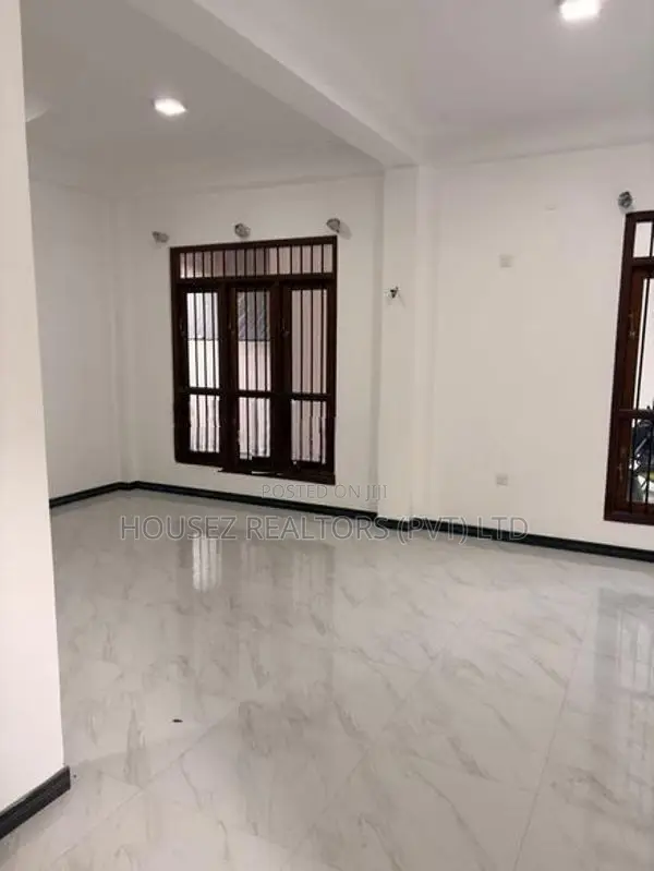 Spacious 4-Bedroom House for Sale – Kadawatha