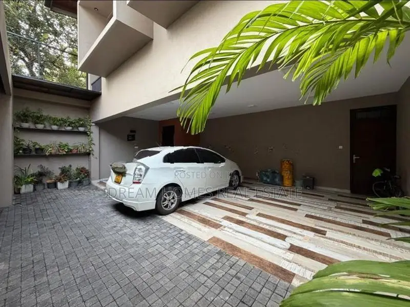 Luxury 3-Storey House for Rent – Kotte