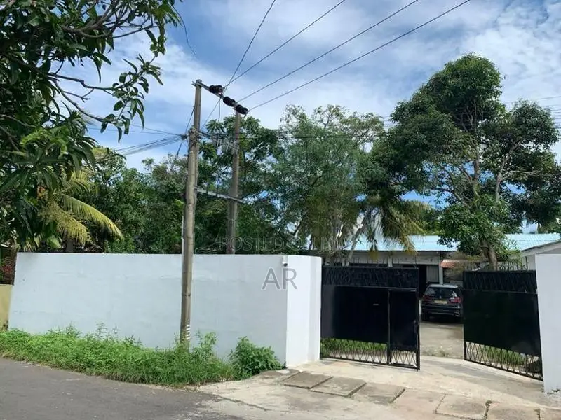 Land for Sale with Warehouse Rathmalana