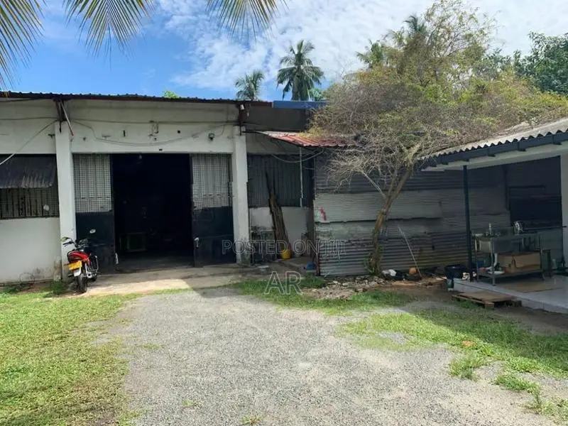Land for Sale with Warehouse Rathmalana