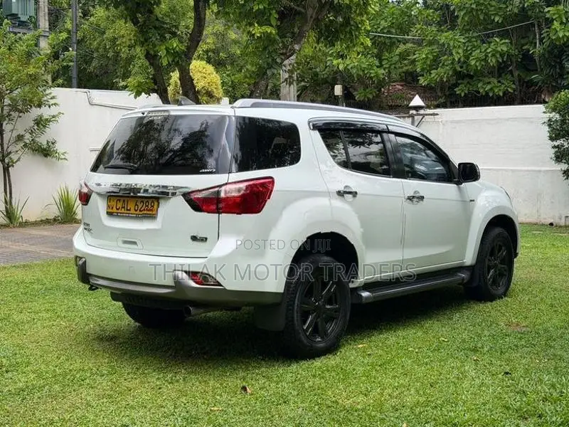 Isuzu MU-X 2015