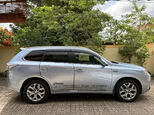 Mitsubishi Outlander Phev 2014