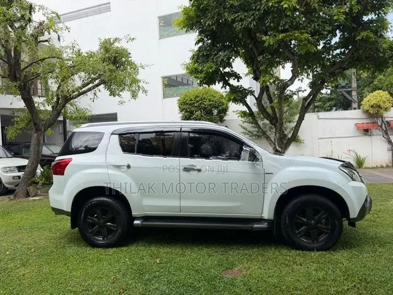 Isuzu MU-X 2015