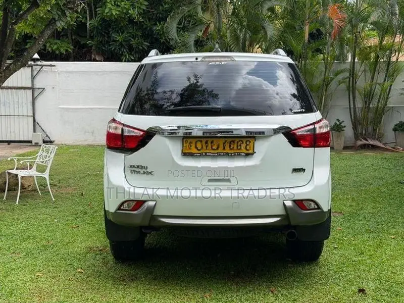 Isuzu MU-X 2015