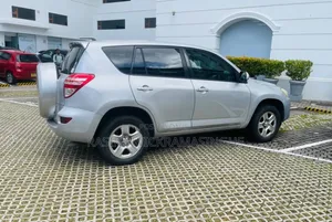 Toyota RAV4 2010 Silver