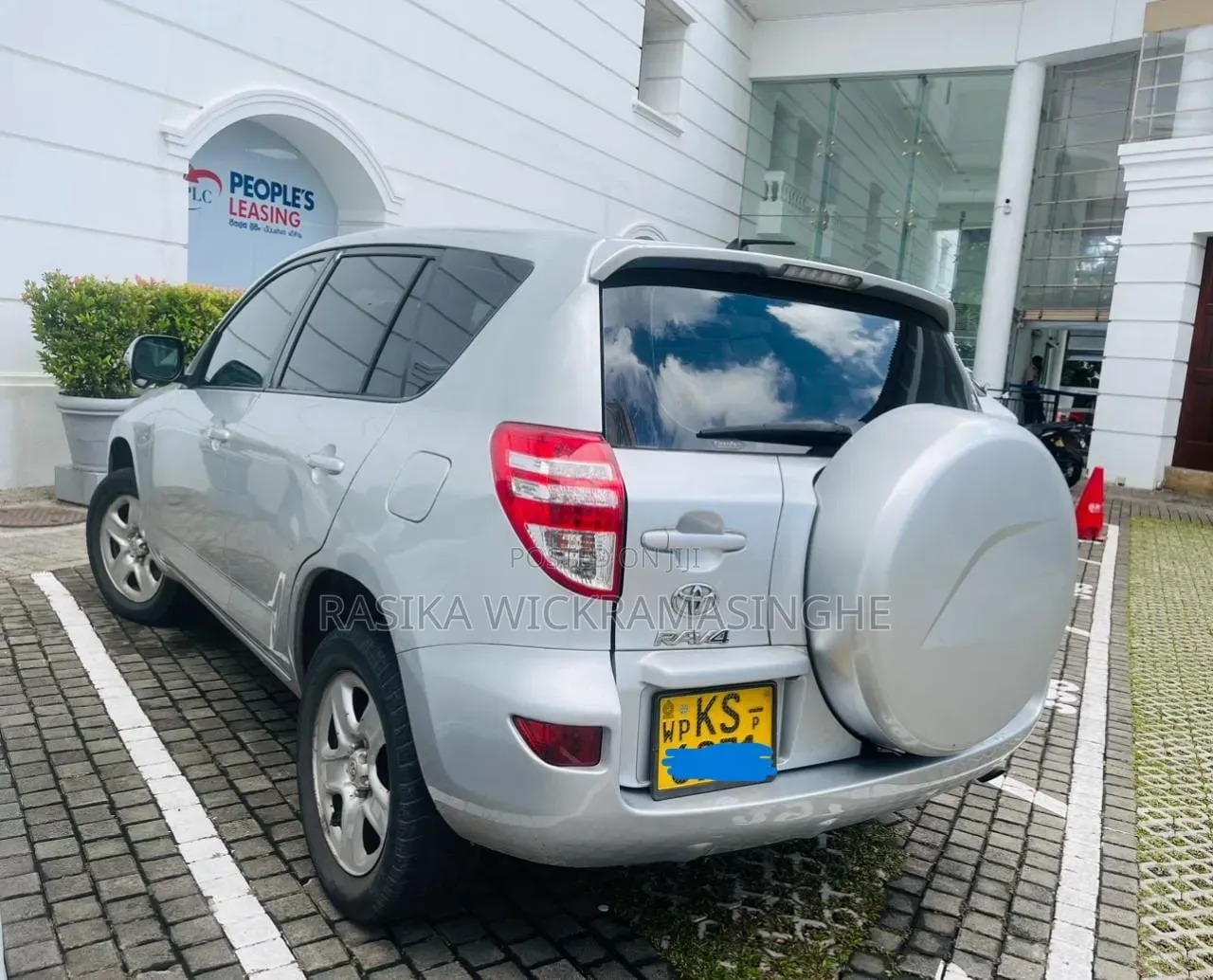 Toyota RAV4 2010 Silver