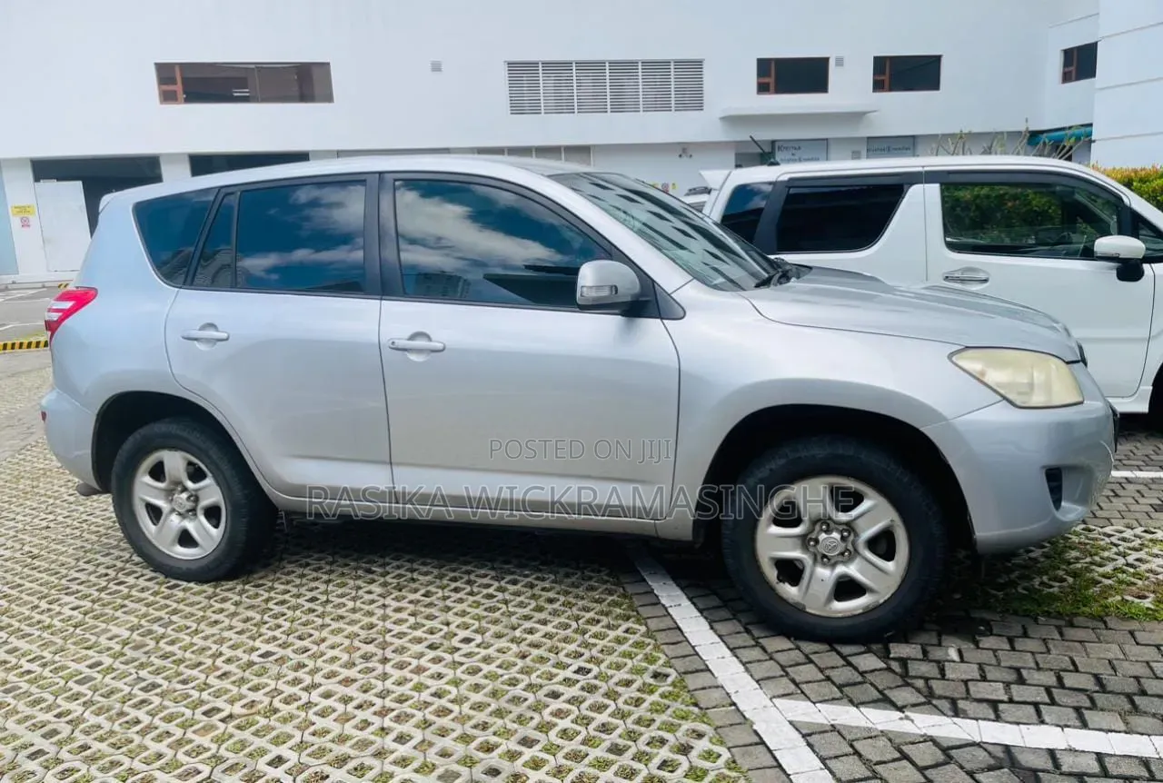 Toyota RAV4 2010 Silver