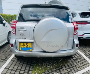 Toyota RAV4 2010 Silver