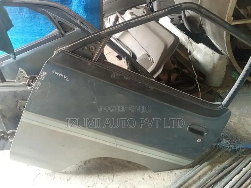 Toyota Townace CR27 Loto Full light Front Left Power Door