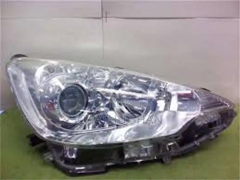 Toyota aqua head light