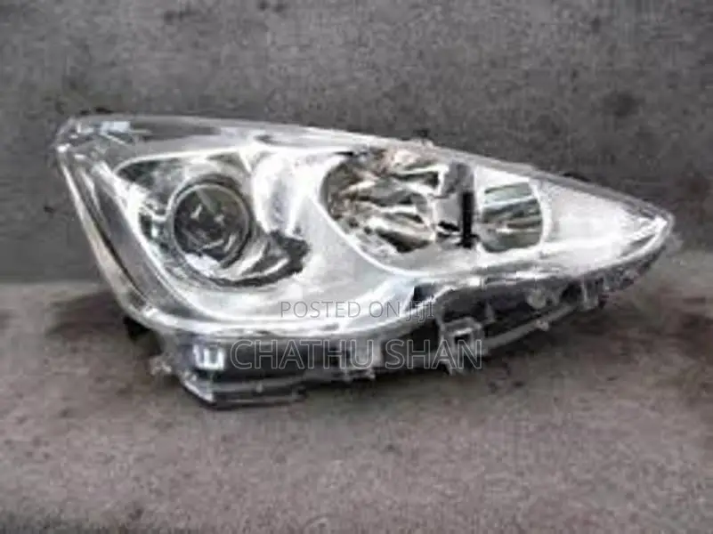 Toyota aqua head light