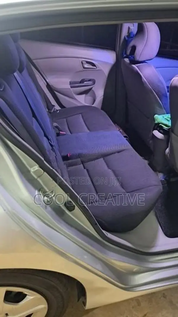 Honda Insight Saloon 2009