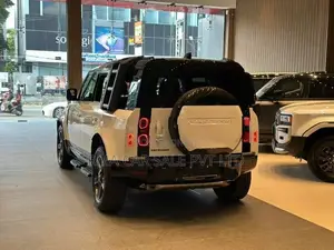 Land Rover Defender X Dynamic Se 7 Seatr 2025