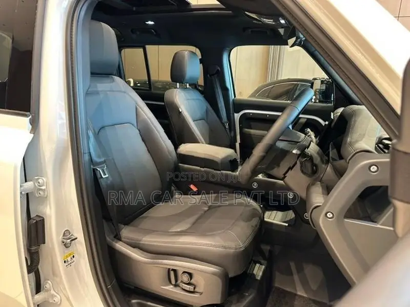 Land Rover Defender X Dynamic Se 7 Seatr 2025