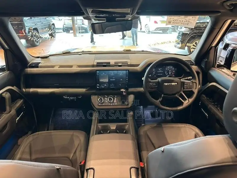 Land Rover Defender X Dynamic Se 7 Seatr 2025