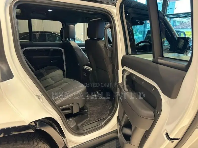Land Rover Defender X Dynamic Se 7 Seatr 2025