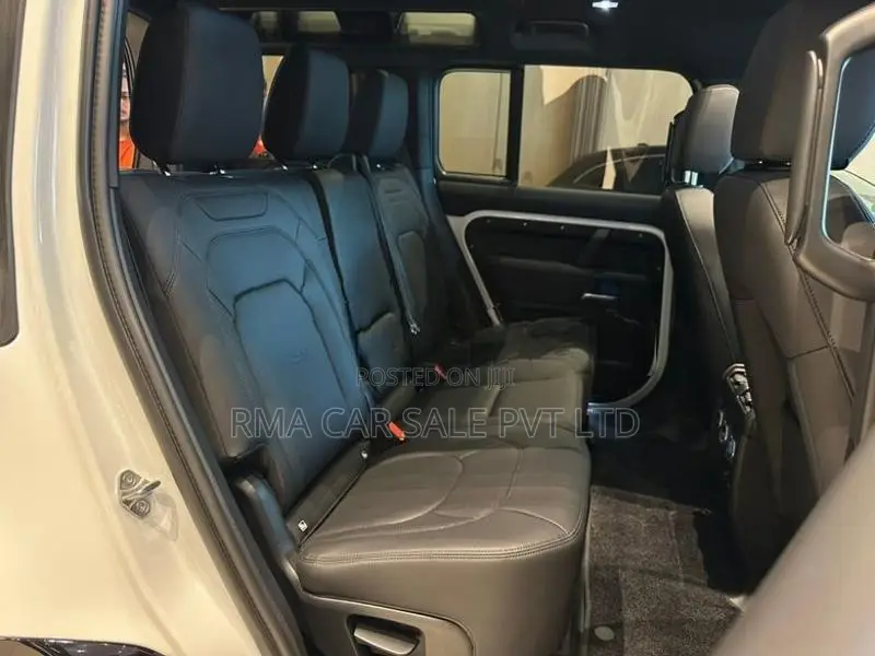 Land Rover Defender X Dynamic Se 7 Seatr 2025