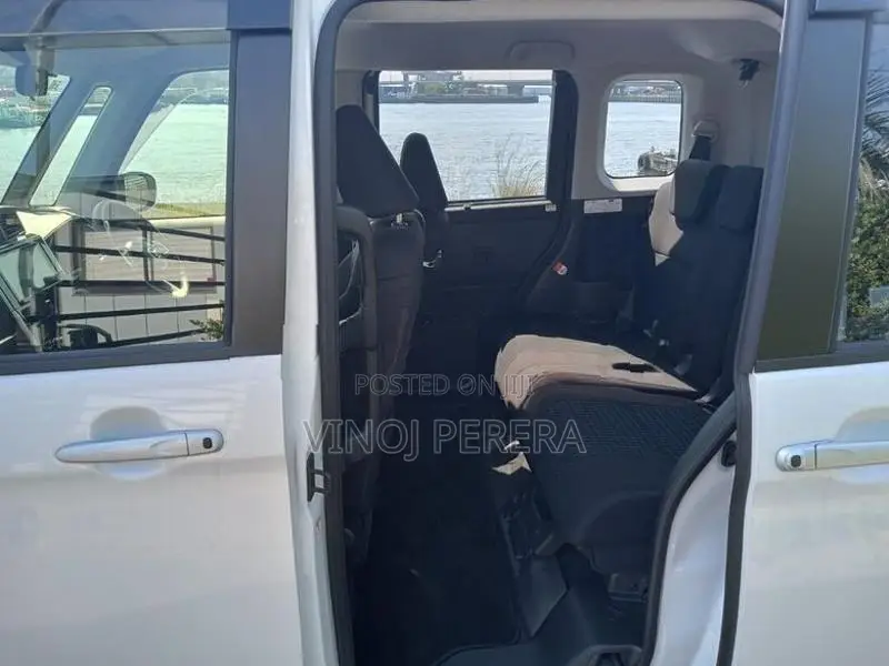 Toyota Roomy CUSTOM GT 2023