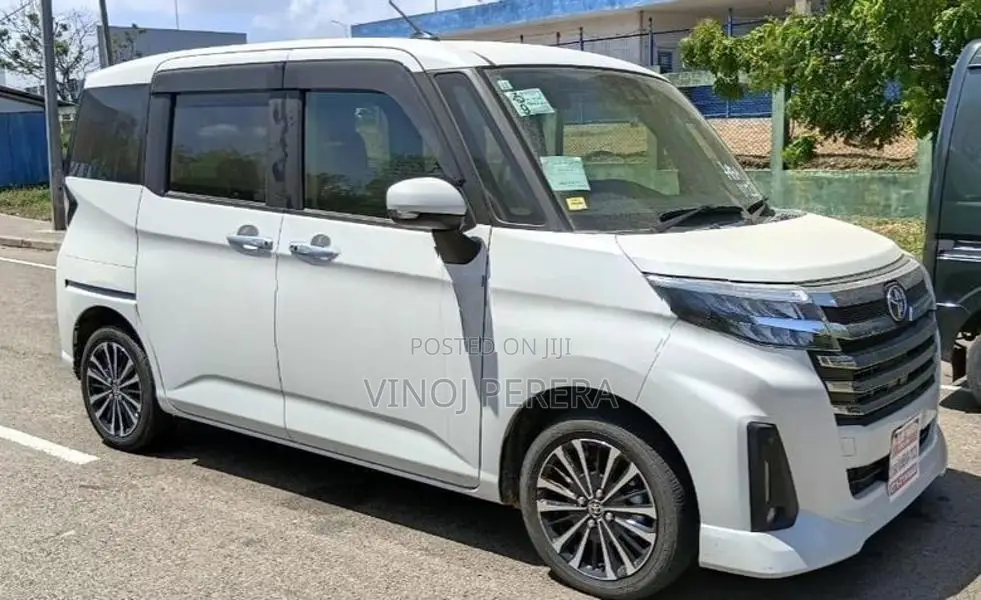 Toyota Roomy CUSTOM GT 2023