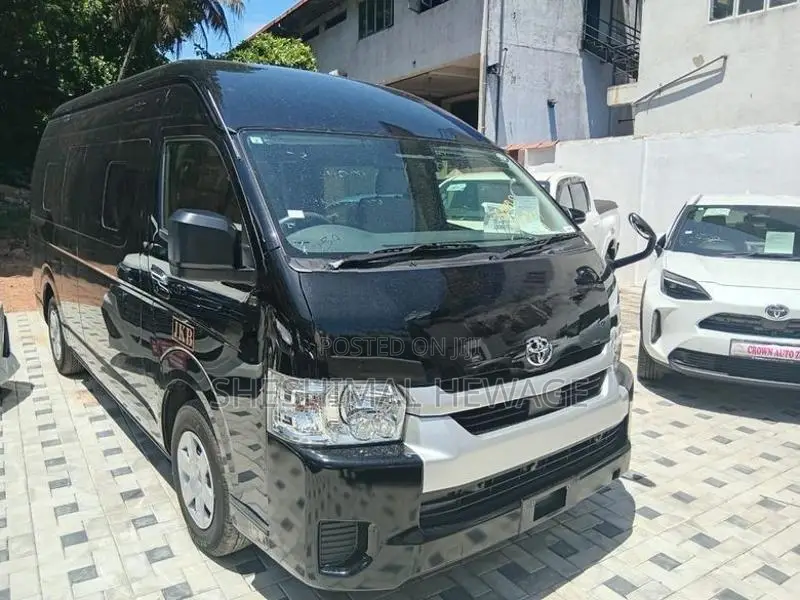 Toyota GDH GL 15 Seats 2023