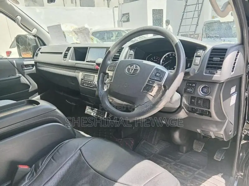 Toyota GDH GL 15 Seats 2023