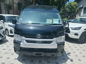 Toyota GDH GL 15 Seats 2023