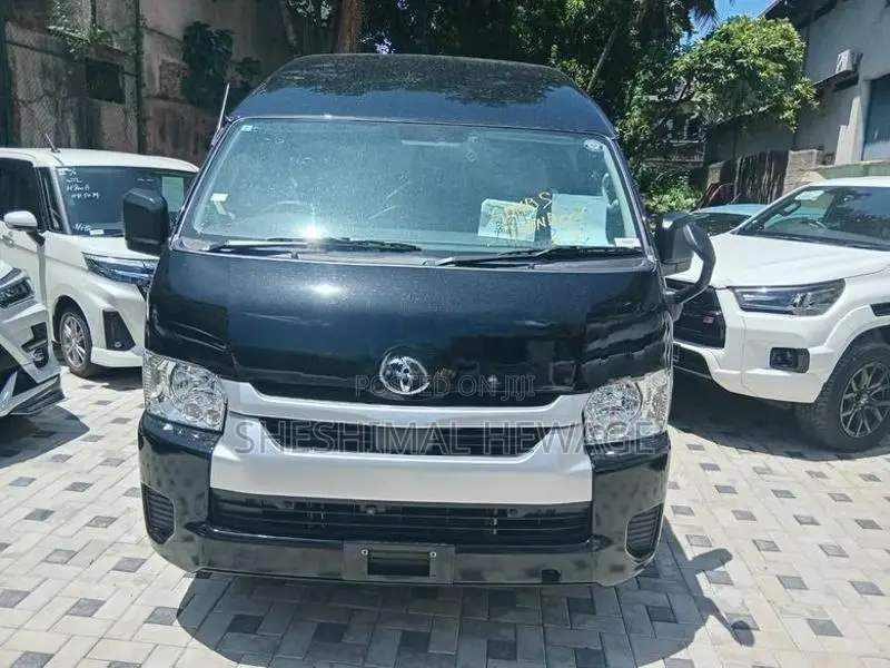 Toyota GDH GL 15 Seats 2023