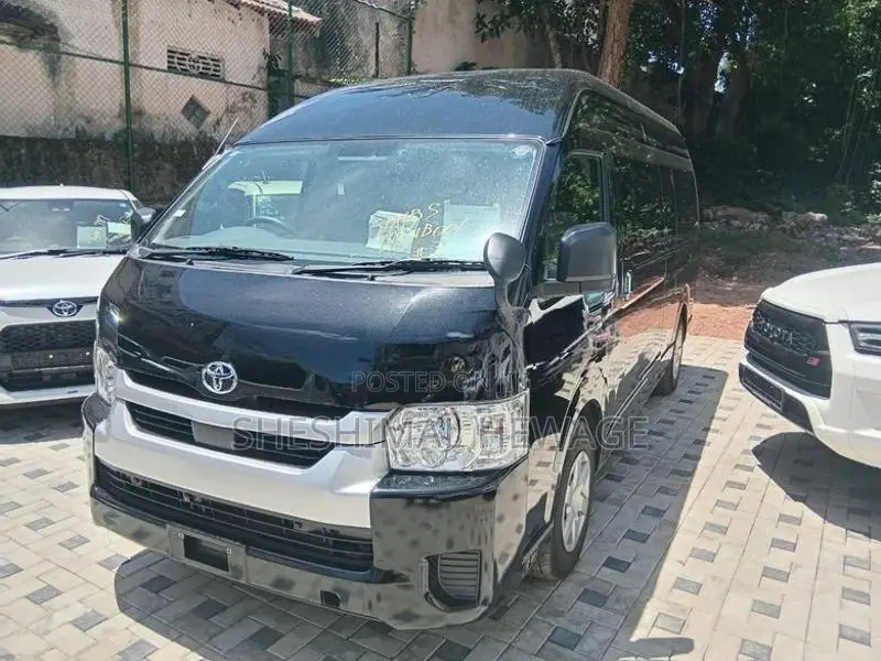 Toyota GDH GL 15 Seats 2023