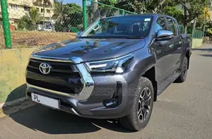 Toyota Hilux V GRADE DIESEL 4WD 2025