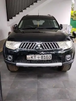 Mitsubishi Montero Sport 2012