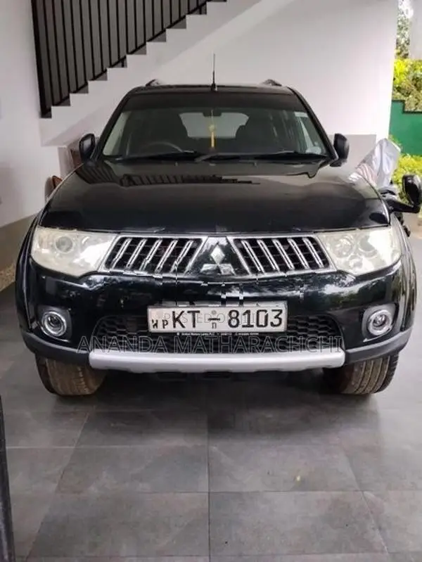 Mitsubishi Montero Sport 2012