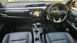 Toyota Hilux V GRADE DIESEL 4WD 2025