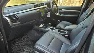 Toyota Hilux V GRADE DIESEL 4WD 2025