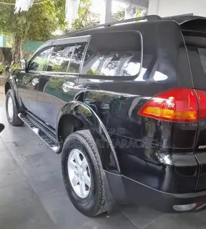 Mitsubishi Montero Sport 2012