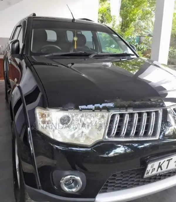 Mitsubishi Montero Sport 2012